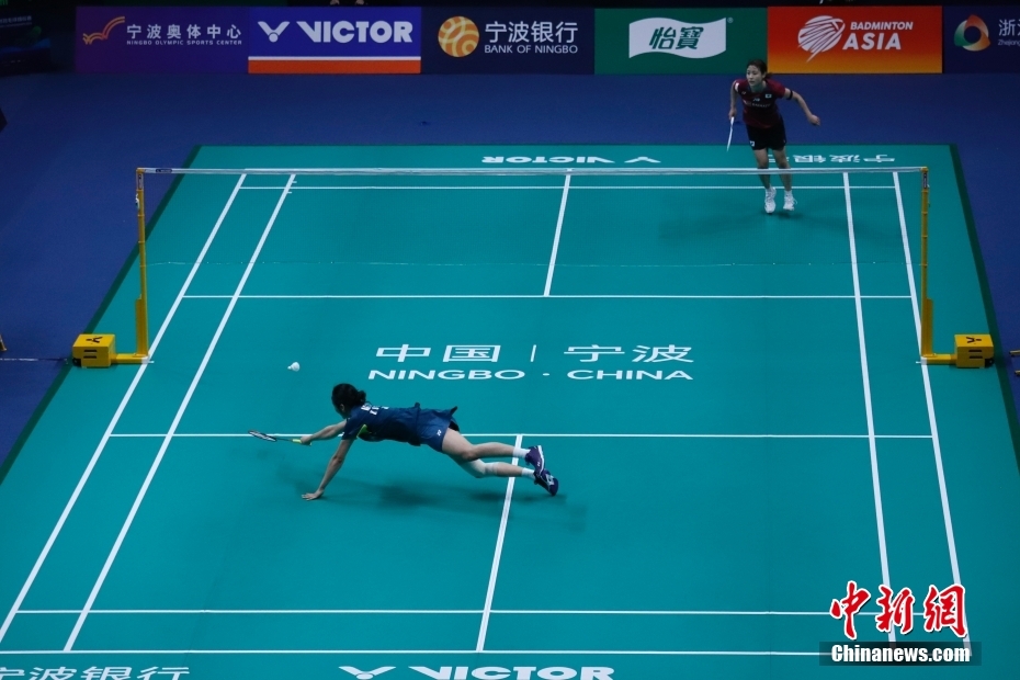 在斯诺克桌 在斯诺克桌