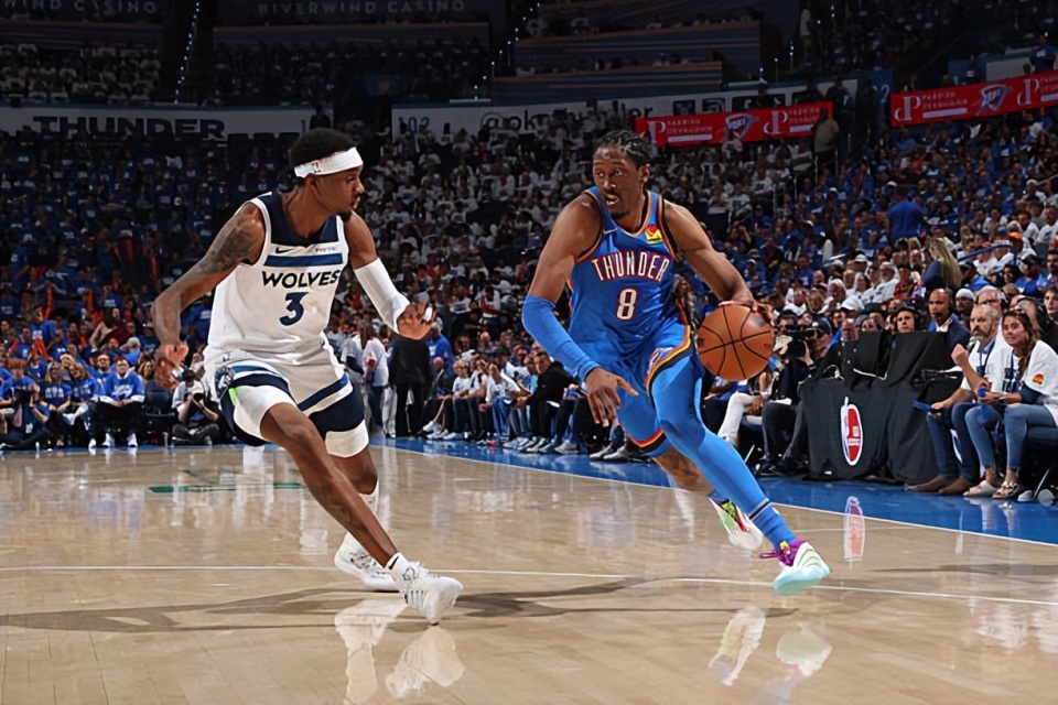 员在采访中 员在采访中