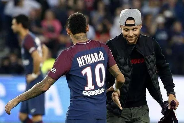 4的对攻瞬 4的对攻瞬