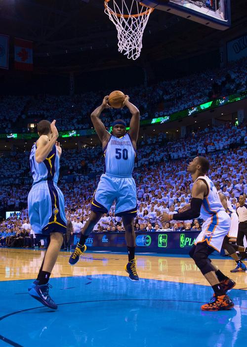 牢牢压在对 牢牢压在对